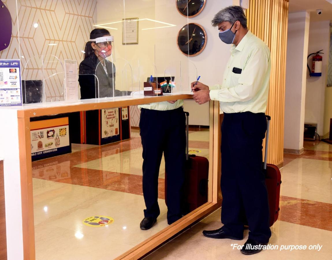 Hotel O Airport Plaza By Palace New Delhi Exterior photo