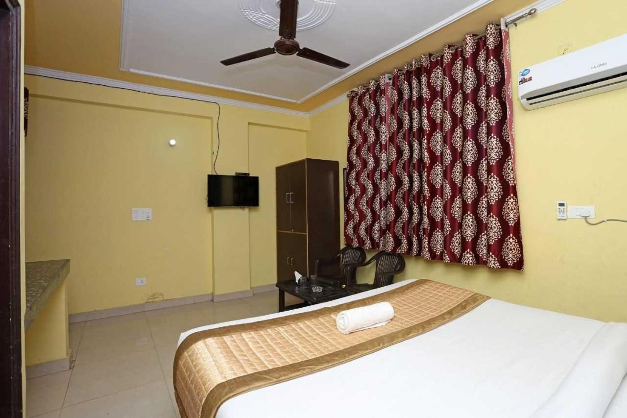 Hotel O Airport Plaza By Palace New Delhi Exterior photo
